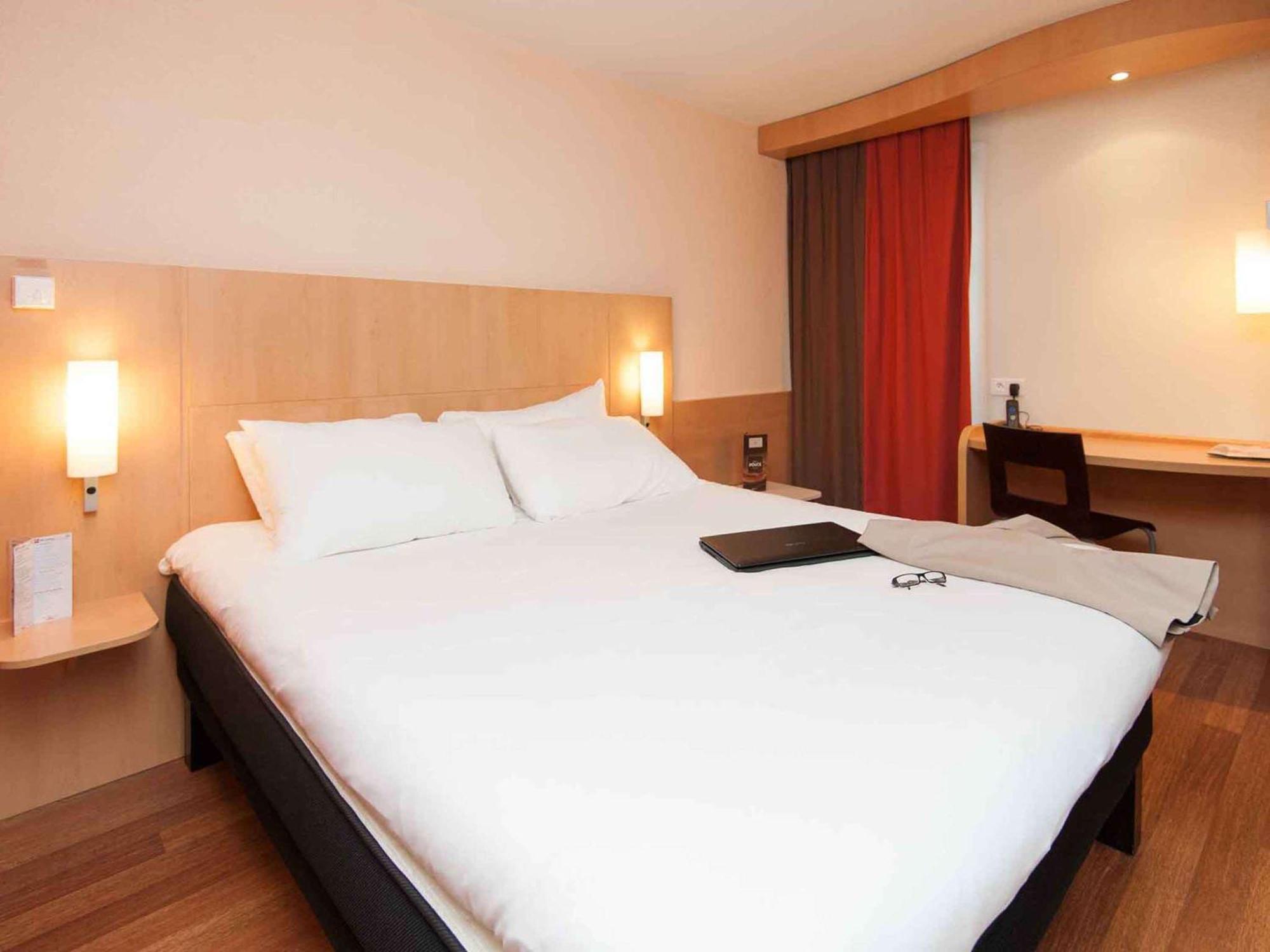 Ibis Avallon Magny  Exterior photo