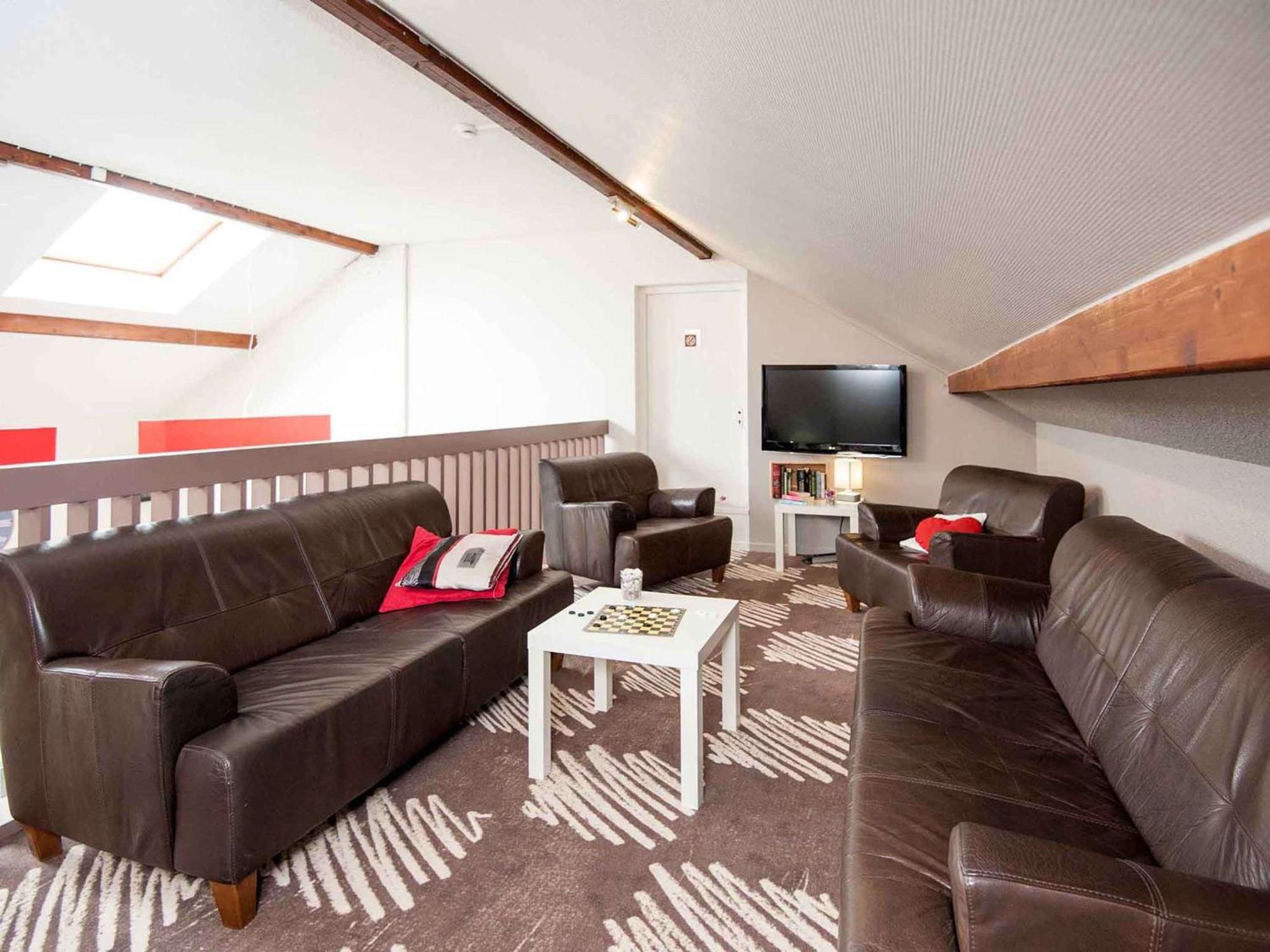 Ibis Avallon Magny  Exterior photo
