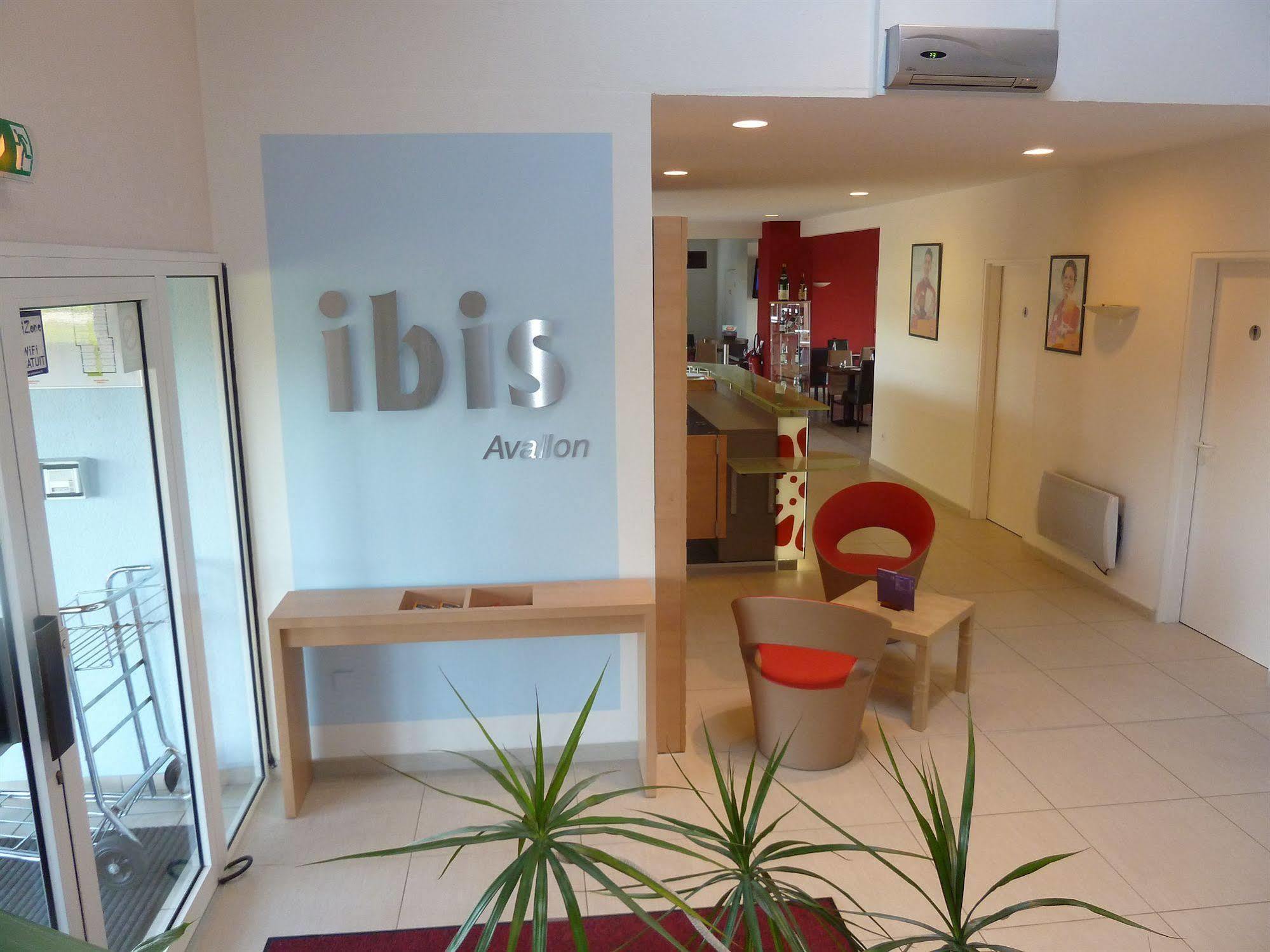 Ibis Avallon Magny  Exterior photo