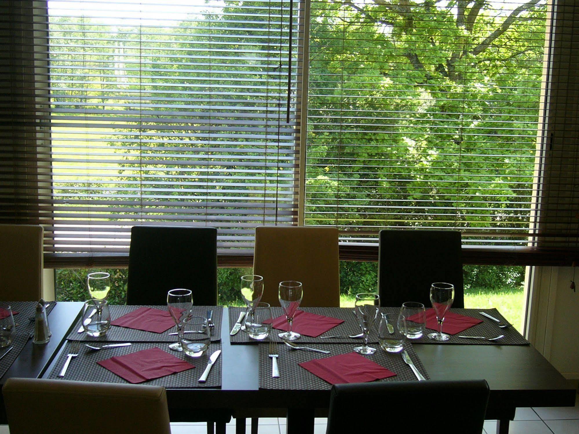 Ibis Avallon Magny  Exterior photo