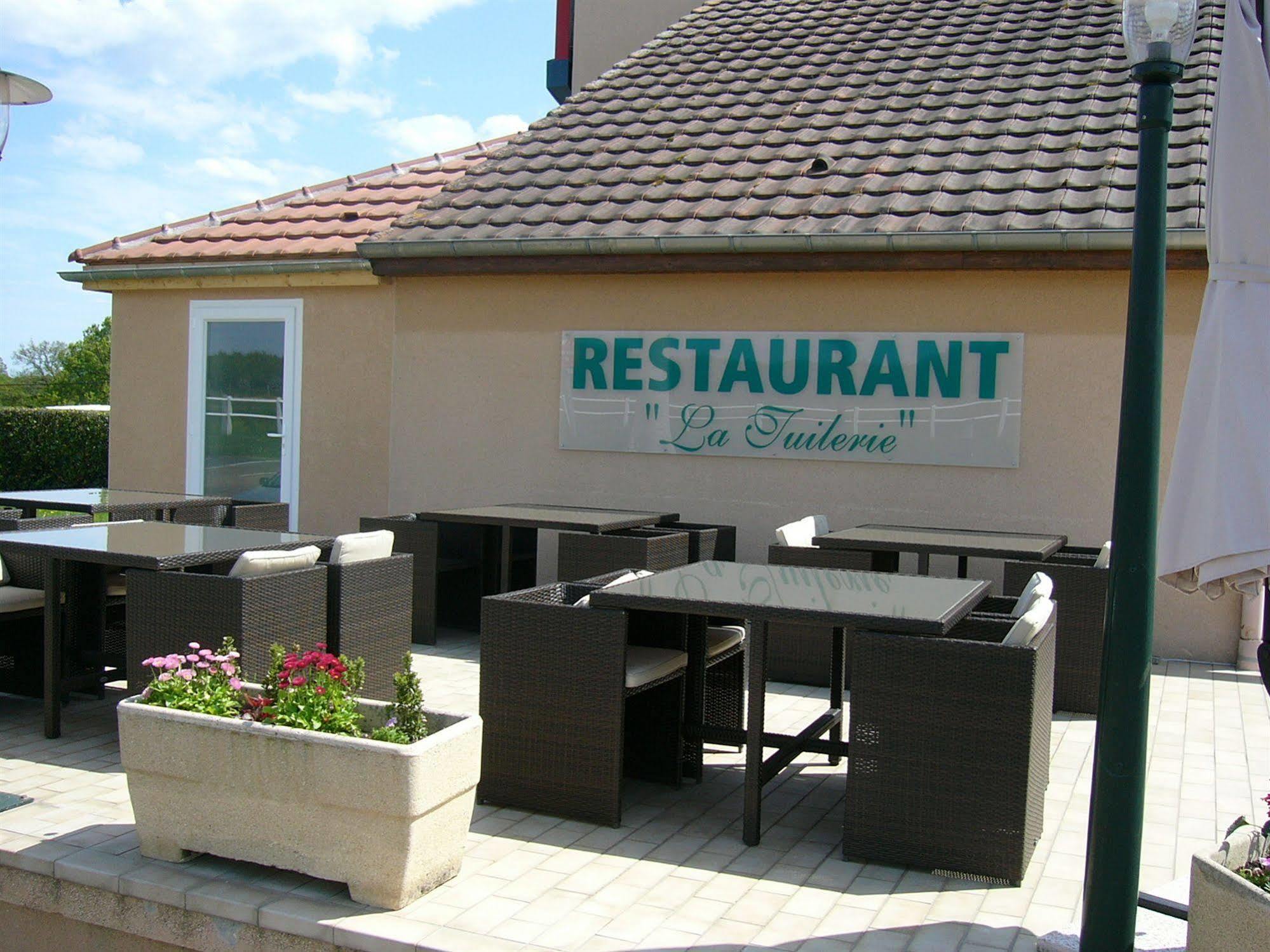 Ibis Avallon Magny  Exterior photo