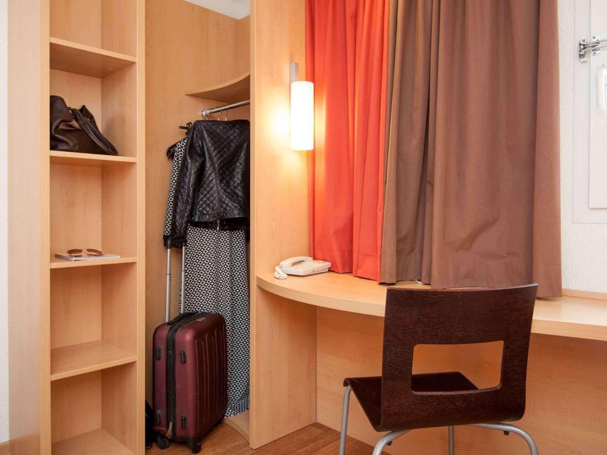 Ibis Avallon Magny  Exterior photo